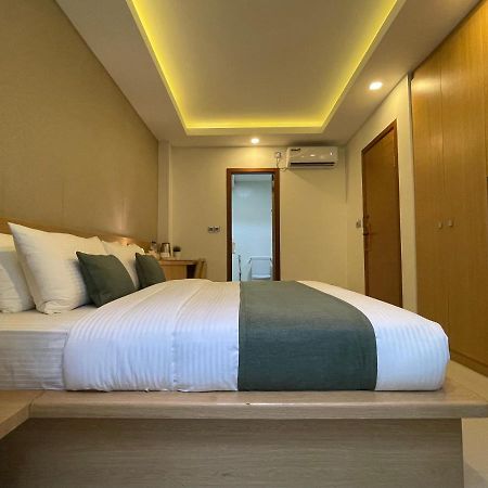 후반 비치 호텔 앳 훌후말레 훌루말레 외부 사진