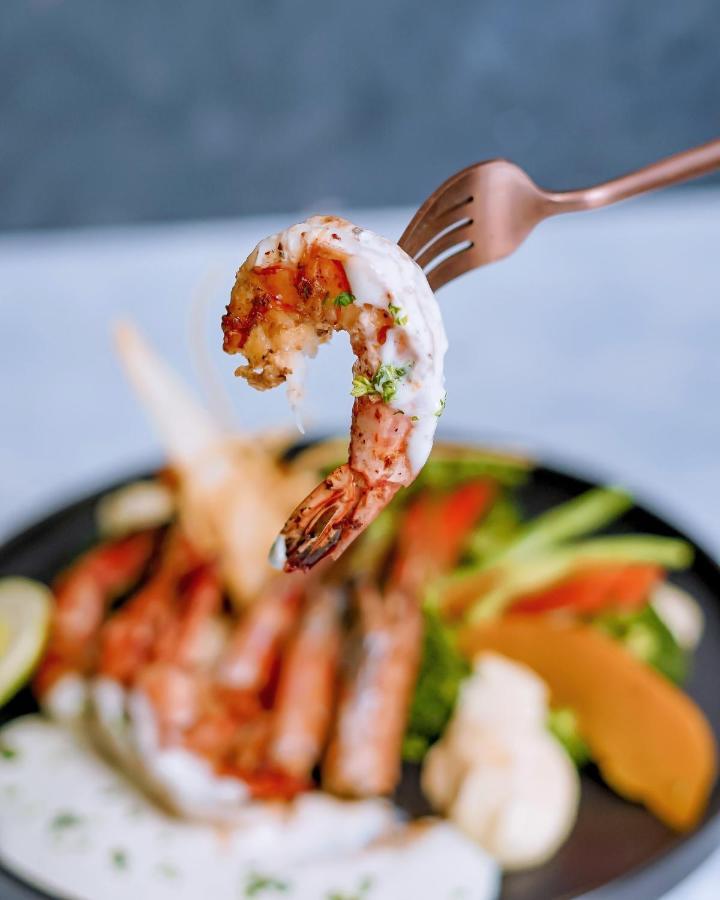 후반 비치 호텔 앳 훌후말레 훌루말레 외부 사진