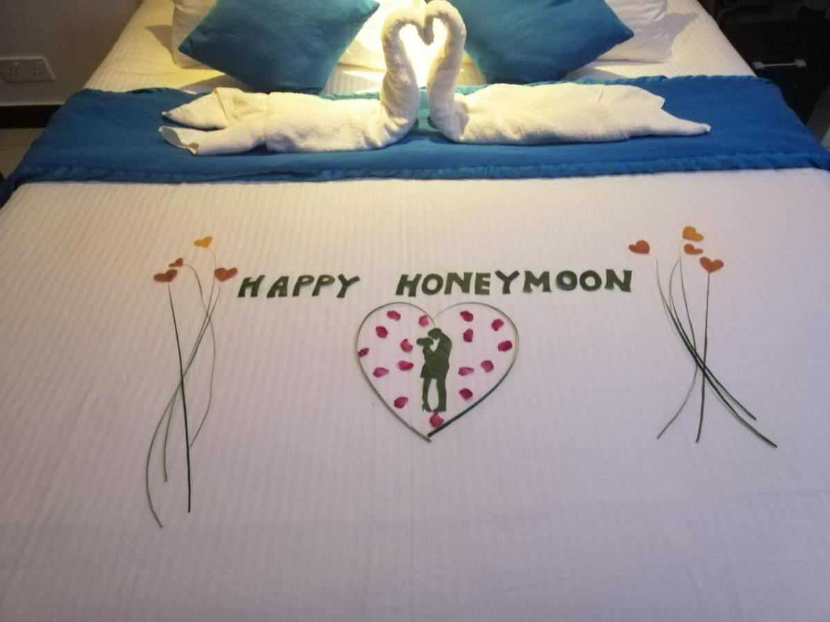 후반 비치 호텔 앳 훌후말레 훌루말레 외부 사진